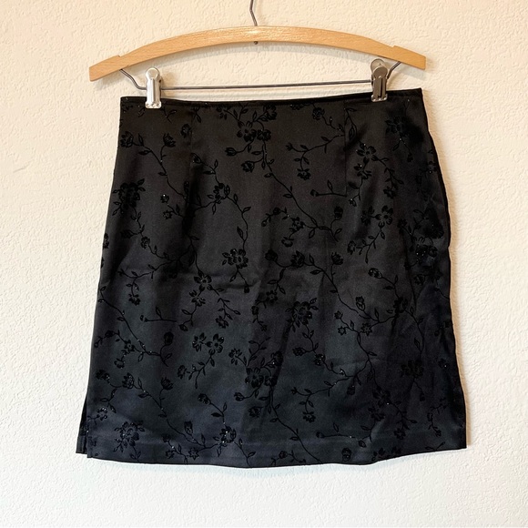 Vintage Dresses & Skirts - Vintage 90s Y2K black glitter floral mini skirt